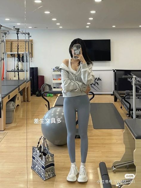 Gym Outfits For Women Korean, Workout Clothes Korean, Gym Korean Outfit, Asian Gym Outfit, Korean Gym Aesthetic, Workout Aesthetic Korean, Korean Workout Outfit, Pilates Outfit Style, Korean Gym Outfit