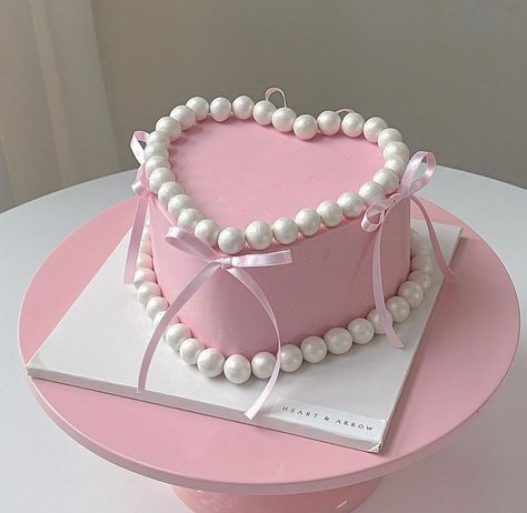 Girly Birthday Cakes, Cake Designs For Girl, Small Birthday Cakes, Thematic Cake, Birthday Cake Decorating Ideas, Vintage Birthday Cakes, Bow Cakes, Elegant Birthday Cakes, Pink Birthday Cakes