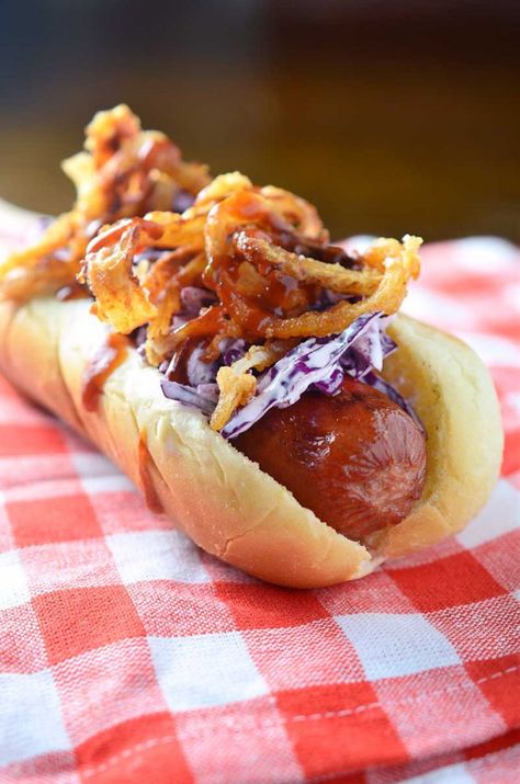 Bbq Hot Dogs, Creamy Slaw, Onion Strings, Hot Dog Toppings, Burger Dogs, Hot Dog Recipes, Corn Dogs, Chapati, Dog Recipes