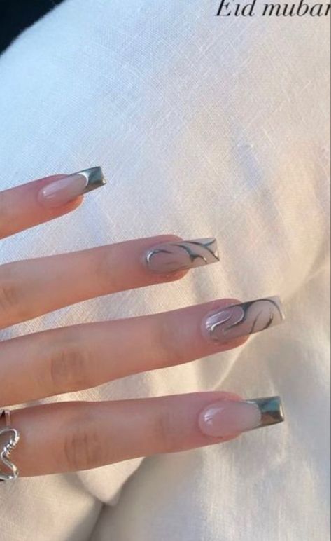 Chrome Nails Texture, Acrylic Overlay Nails Chrome, Kylie Jenner Chrome Nails, Chrome Tip Nails Coffin, Chrome French Tip Designs, Crome Nails Design 3d, Chrome Inspired Nails, Nails With Chrome Lines, Sliver Chrome French Nails