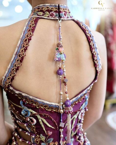 Festival Gown With Intricate Embroidery, Fitted Geometric Embroidery Festival Dresses, Bohemian Festival Dress With Geometric Embroidery, Luxury Bohemian Dress With Geometric Embroidery, Edgy Feminine Outfits, Sangjit Dress, Birds Embroidered Qipao Dress, Chinese Fancy Dress, Chinese Style Dress