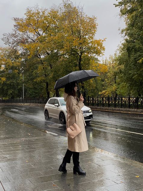 #rain #aesthetic Rain Coat Aesthetic, Raincoat Outfit Aesthetic, Raincoat Aesthetic, Rain Coat Outfit, Coat Aesthetic, Girls Rain Coat, Girl In Rain, Italy Girl, Rain Aesthetic