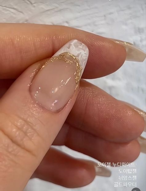 Elegant Nails Classy Chrome, Creme And Gold Nails, Pearl Nails Gold, Ivory And Gold Nails Acrylic, Pearl Nails With Gold, Pearl White And Gold Nails, Champagne Pearl Nails, Ivory And Gold Nails, Pearl Gold Nails