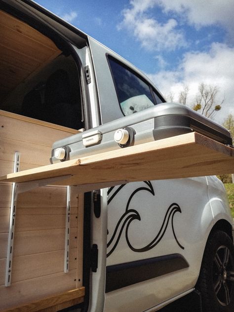 Outside floating table for camper van. Camper Table, Van Build Ideas, Van Table, Camper Van Kitchen, T4 Camper, Camper Interior Design, Camper Diy, Diy Campervan, Floating Table