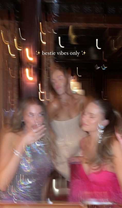 London City Night, Emma Leger, London Night Out, Sophie Suchan, City Night Life, Bestie Vibes, London Party, London Night, London Aesthetic