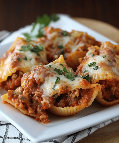 Baked Stuffed Shells Recipe - cookingwithjessica.com Baked Stuffed Shells, Jumbo Pasta Shells, Shells Recipe, Cheese Spaghetti, Baked Pasta Recipes, Stuffed Shells Recipe, Italian Dinner, Stuffed Pasta Shells, Savory Sauce