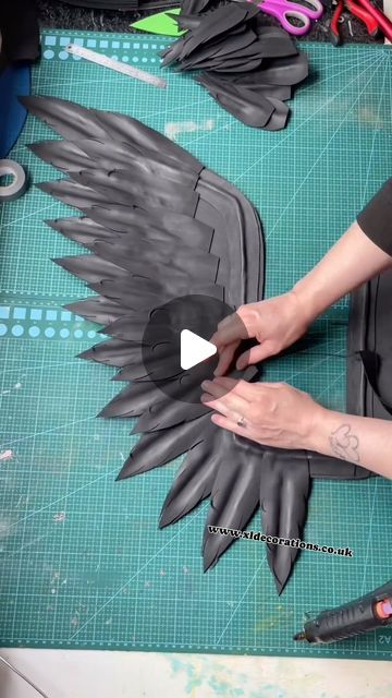 Angel Wings Craft How To Make, How To Make Wings Out Of Cardboard, Printable Angel Wings Templates, Cosplay Wings Diy Tutorials, Diy Eagle Wings, How To Make Paper Wings, Wings Diy How To Make, Make Wings Diy, Eva Foam Wings