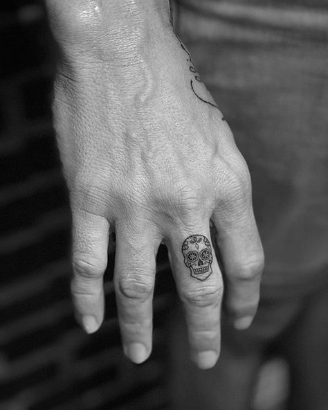 Skull Finger Tattoo For Women, Skull Tattoo Finger, Skull Finger Tattoo, Skull Finger Tattoos, Cool Nature Tattoos, Wildlife Tattoo, Cool Nature, Tattoo Red, Finger Tattoo For Women