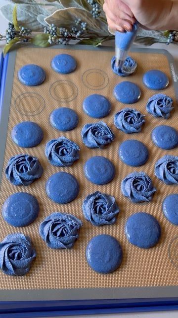 Macaroons Design Ideas, Blue Macrons, Flower Shaped Macarons, Macarons Decoration Ideas, Rosette Macarons, Textured Macarons, Unique Macaron Flavors, Macaroons Decoration Ideas, Cute Macaron Ideas