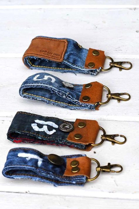 Upcycled denim key fobs by Pillar Box Blue, featured on DIY Salvaged Junk Projects 574 on Funky Junk! Leather Scraps Ideas Projects, Denim Repurpose, Key Fobs Diy, Jeans Upcycle, Denim Crafts Diy, Blue Jeans Crafts, Denim Projects, Denim Jewelry, Jean Crafts