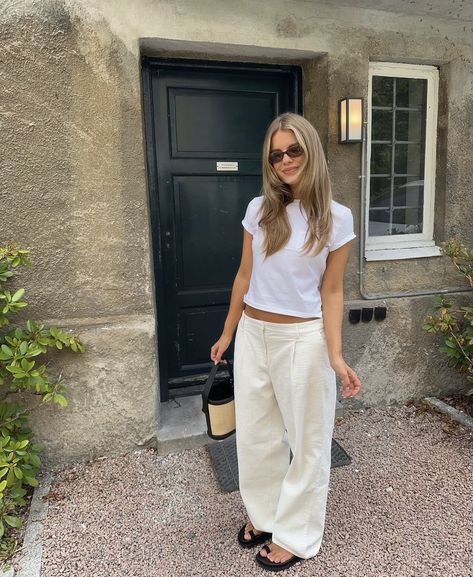 Josefine Vogt, Minimalist Summer, Wealthy Women, Copenhagen Style, Mode Inspiration, Looks Vintage, Spring Summer Outfits, Daily Outfits, Summer Wardrobe