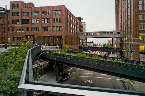 Where High Line Park passes through Chelsea Market Meat Packing District Nyc, Chelsea Highline, Highline Park, New York High Line, Highline Nyc, New York Cityscape, Linear Park, Chelsea Hotel, Meatpacking District