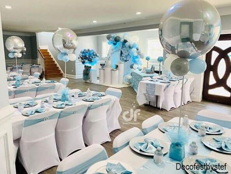 Event Decor Ideas, Party Decorations Table, Baby Shower Plates, Silver Chargers, Grey Baby Shower, Party Setup, Blue Napkins, Balloon Weights, White Table Cloth