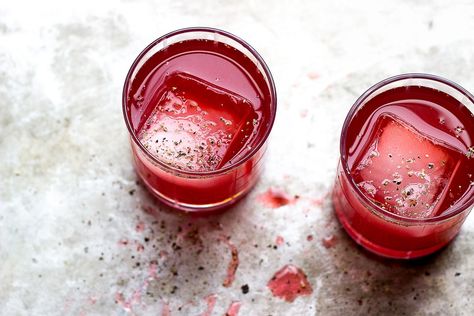 Cranberry Shrub with Black Pepper and Maple (cranberry shrub cocktail) Cranberry Shrub, Shrub Drink, Shrub Recipe, Craft Cocktail Recipe, Halloween Drink, Simple Thanksgiving, Summertime Recipes, Seasonal Cocktail, Festive Cocktails