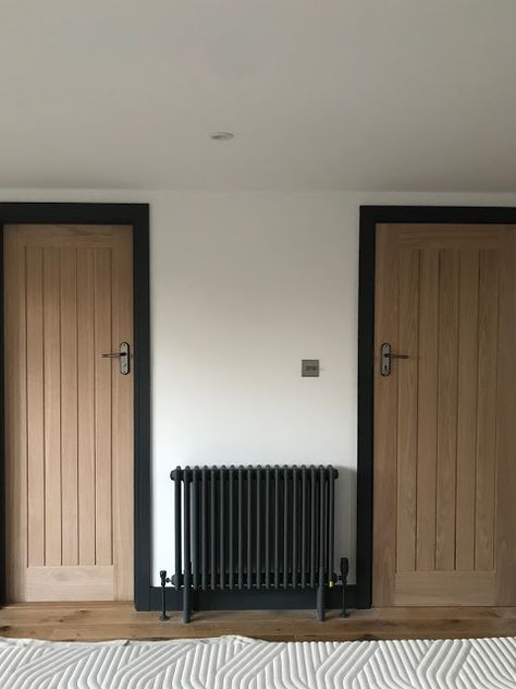 Little House Lovely - Oak Doors with Grey Frames #LittleHouseLovely Black Trim Interior, Oak Interior Doors, Staging Furniture, Black Interior Doors, Brown Doors, Stained Doors, Oak Trim, Pine Doors, Cottage Door