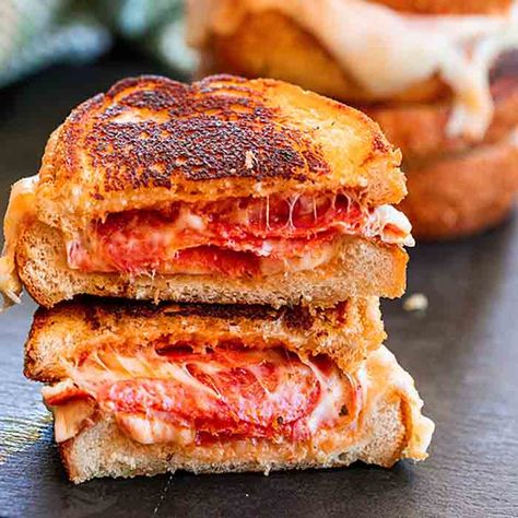 Pizza Texas Toast, Grilled Cheese Pizza, Shredded Beef Sandwiches, Pizza Grilled Cheese Sandwich, Grilled Cheese Sandwich Recipe, Panera Recipes, Cheese Sandwich Recipe, Pizza Grilled Cheese, Making Grilled Cheese