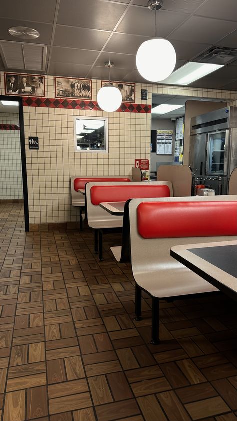 Country Diner Aesthetic, Waffle House Photoshoot, Waffle House Interior, Nyc Diner Aesthetic, Waffle House Aesthetic, Late Night Waffle House Aesthetic, Diner Booth Aesthetic, American Diner Exterior, Waffle House