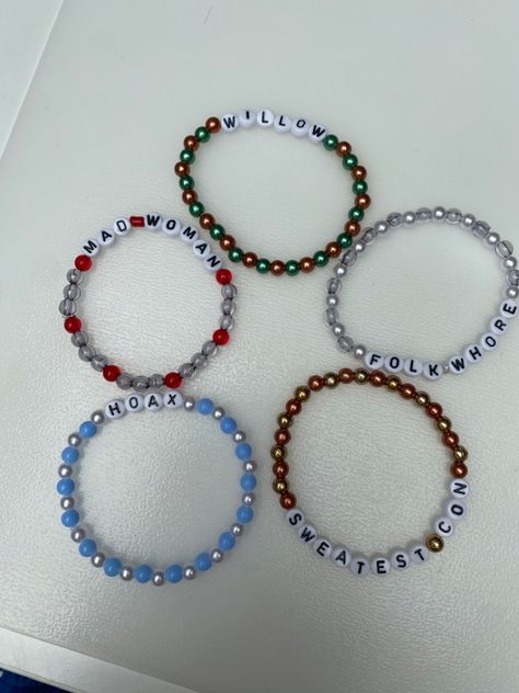 Mad Woman Taylor Swift Bracelet, Paris Friendship Bracelet, 1989 Taylor Swift Friendship Bracelet, August Bracelet Taylor Swift, Mirrorball Outfit, Aesthetic Louis Tomlinson, Niall Horan Aesthetic, Taylor Swift Red Album, Bracelet Taylor Swift