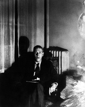 H.P. Lovecraft Photo Gallery: 1930 -- Lovecraft seated. Animated Anatomy, Call Of Cthulhu Rpg, Lovecraft Cthulhu, Weird Fiction, Lovecraftian Horror, H P Lovecraft, Hp Lovecraft, Horror Fiction, Cthulhu Mythos