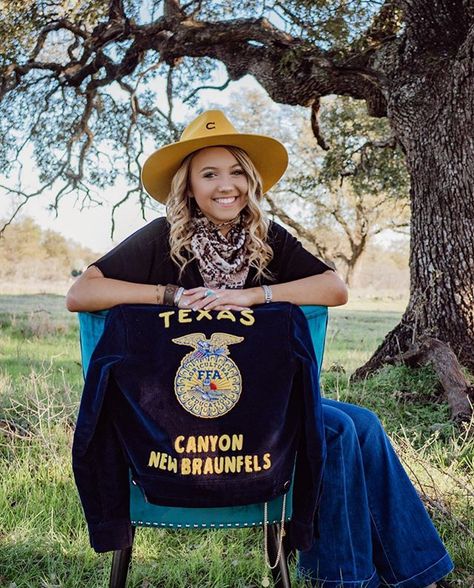 Unique Senior Pictures Vintage, Ag Senior Pictures, Cattle Senior Pictures, Senior Ffa Pictures, Senior Picture Ideas Ffa Jacket, Graduation Pictures Western, Stock Show Senior Pictures, Ffa Jacket Senior Pictures, Punchy Senior Pictures