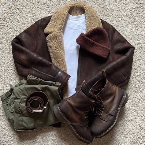 Mountain Men Outfit, Twd Outfits Male, Men Boots Style Casual, Rugged Man Aesthetic, Mens Rugged Style, Outdoorsy Style Men, Rustic Mens Fashion, Classy Outfits Men, Casual Outfit Inspiration