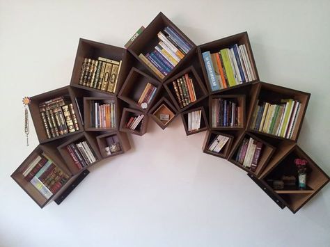 Shelf Interior Design, Creative Shelving, Wall Bookshelf, Creative Bookshelves, Deco Living, Bookcase Diy, Signature Book, Bookcase Decor, Bookcase Design