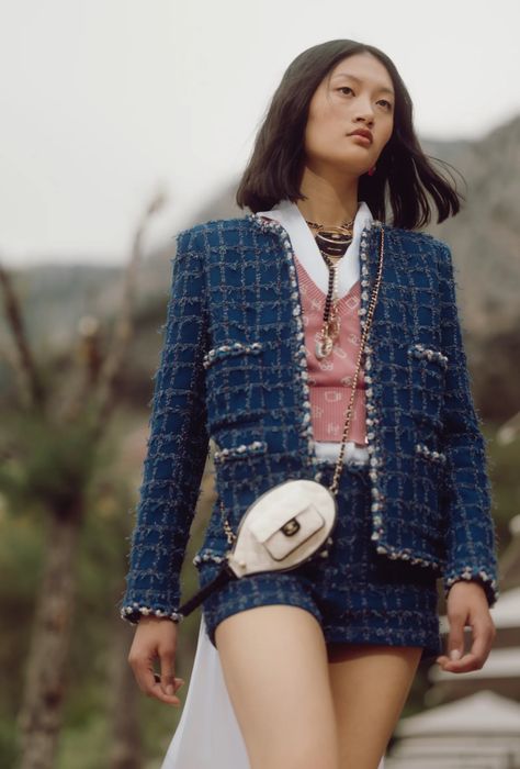 Cruise 2022/23 - Look 37 — Fashion | CHANEL Chanel Tweed Outfit, Coco Chanel Style, Bridal 2023, Supermodel Fashion, Chanel 2022, Chanel Tweed Jacket, Chanel 2023, Coco Chanel Fashion, Chanel Top