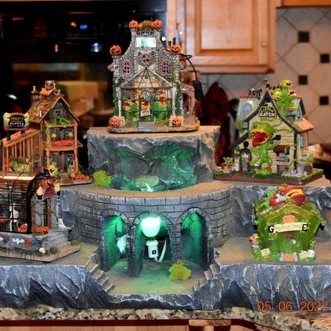 Spooky Hollow Display Platform for Dept 56 or Lemax Halloween Village Free Shipping - Etsy Lemax Halloween Village, Platform House, Lemax Halloween, Berry Farm, Spooky House, Village Display, Halloween Village, Custom Displays, Halloween Displays