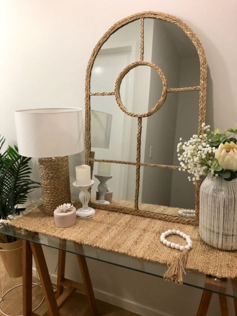 create a natural  look on a mirror-pull apart a $3 Hyacinth Placemat- using the strips to decorate mirror Decorate Mirror, Pottery Barn Mirror Hack, Barn Mirror, Arch Mirrors, Oyster Shell Mirror, Pottery Barn Mirror, Mirror Barn Door, House Rehab, Safari Bedroom