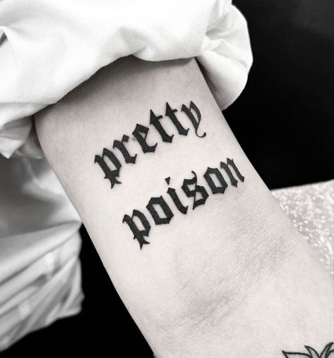 Black ink arm tattoo of the words “pretty poison” written in an old English font. Script Arm Tattoo, Envy Tattoo, Born To Die Tattoo, Piercings Quotes, Old English Script, Here Tattoo, Live Authentically, Text Tattoo, New Mexico Usa