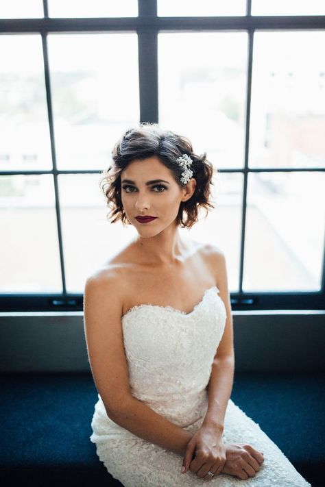 Short Hair Wedding, Short Bridal Hair, Bob Wedding Hairstyles, Short Hair Bride, Curly Wedding Hair, How To Curl Short Hair, Wedding Hair Inspiration, Princess Hairstyles, Short Wedding Hair