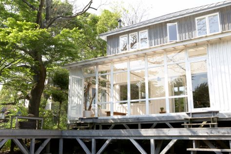 How to Convert a Carport Into a Sunroom | eHow.com Sunroom Kits, Outdoor Sunroom, Deck Skirting, Porch Enclosures, Three Season Porch, Four Seasons Room, Sunroom Addition, Metal Deck, Building A Porch