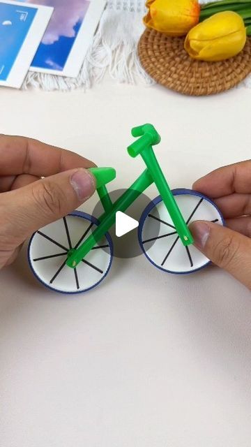 Bicycle Crafts For Kids, Straw Crafts For Kids, Diy Straw Crafts, Plastic Straw Crafts, Paper Bicycle, Recycling Games, Recycling Activities For Kids, Paper Straws Crafts, Straw Craft