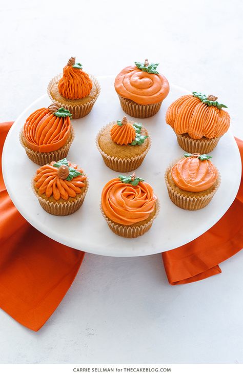 8 Ways to Decorate a Pumpkin Cupcake with Buttercream Frosting | Carrie Sellman for TheCakeBlog.com Pumpkin Halloween Desserts, Pumpkin Shaped Cake, Desserts Pumpkin, Peggy Porschen Cakes, Cupcakes Design, Thanksgiving Cupcakes, Pumpkin Cupcake, Fall Cupcakes, Pumpkin Recipes Easy