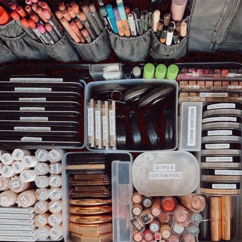 Makeup Kit Organization, Makeup Artist Kit Organization, Professional Makeup Artist Kit, Makeup Artist Career, Makeup Room Design, Makeup Artist Kit Essentials, Makeup Artist Bag, Makeup Artist Quotes, Makeup Studio Decor