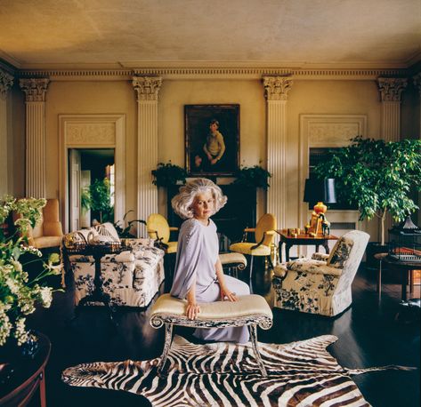 Nancy Pyne in her Albert Hadley-designed room at her New Jersey estate. The sofas are upholstered in custom-designed Schumacher chintz, which the designers reintroduced in 2010 and named Pyne-Hollyhock chintz in her honor. Hollyhock Fabric, Chintz Decor, Pyne Hollyhock, Classic Office Interior, Chinoiserie Room, Sister Parish, Albert Hadley, Zebra Rug, Drawing Rooms