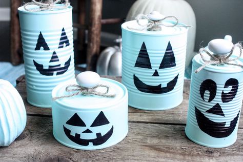 Tin Can Pumpkin Halloween Craft Dollar Tree Halloween Crafts, Pumpkin Decorating Diy, Tin Can Lanterns, Rainbow Crayon, Tin Can Art, Dollar Tree Halloween, Tin Can Crafts, Pumpkin Projects, Easy Halloween Crafts