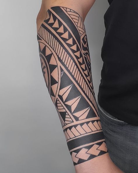 115+ Cool Polynesian Tattoos Designs with Meanings (2021) - TattoosBoyGirl Polynesian Forearm Tattoo, Polynesian Tattoo Sleeve, Tato Maori, Forearm Band Tattoos, Polynesian Tattoo Designs, Maori Tattoo Designs, Cool Tattoos For Guys, Hand Tattoos For Guys, Tattoo Designs And Meanings