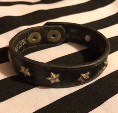 Emo Bracelets Aesthetic, Grunge Bracelets, Aesthetic Class, Nicole Aesthetic, Rock Accessories, Emo Jewelry, Scene Jewelry, Emo Accessories, Grunge Accessories