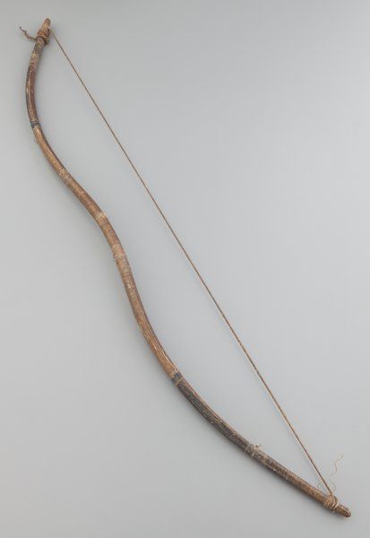 American Indian Art:Pipes, Tools, and Weapons, A PLAINS SINEW-BACKED WOOD BOW. c. 1860... Native American Bow, Native American Tattoos, Native American Regalia, American Tattoos, Indigenous Americans, Recurve Bow, Native American Artifacts, Indian Crafts, Bow Arrows