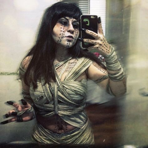 Ahmanet Costume, Mummy Makeup Halloween, The Mummy Cosplay, Ahmanet The Mummy, Egyptian Mummy Costume, Grim Reaper Goblin, Mummy Cosplay, Princess Ahmanet, Mummy Museum