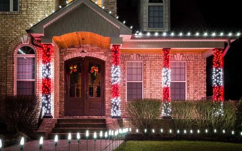 Christmas Lights On Columns, Christmas Columns Outdoor, Exterior Christmas Lights, Best Christmas Light Displays, Christmas Candy Cane Decorations, Candy Cane Decorations, Pretty Christmas Decorations, Christmas House Lights, Best Christmas Lights