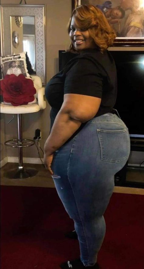 Garner Style, Plus Size Inspiration, Life Drawing Reference, Curvy Women Jeans, Beautiful Black Women, Plus Size Fashion, A Woman, Black Women, Women Jeans