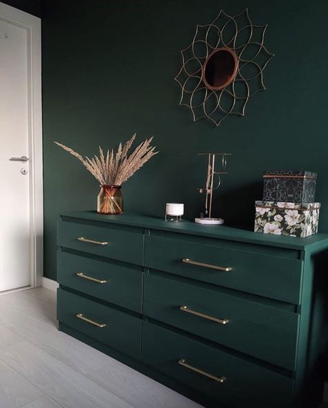 Green Dresser, Modern Apartment Decor, Metal Gate, Door Metal, Diy Dollhouse Furniture Easy, Green Furniture, Gloss Paint, Wood Furniture Diy, Kitchen Diy