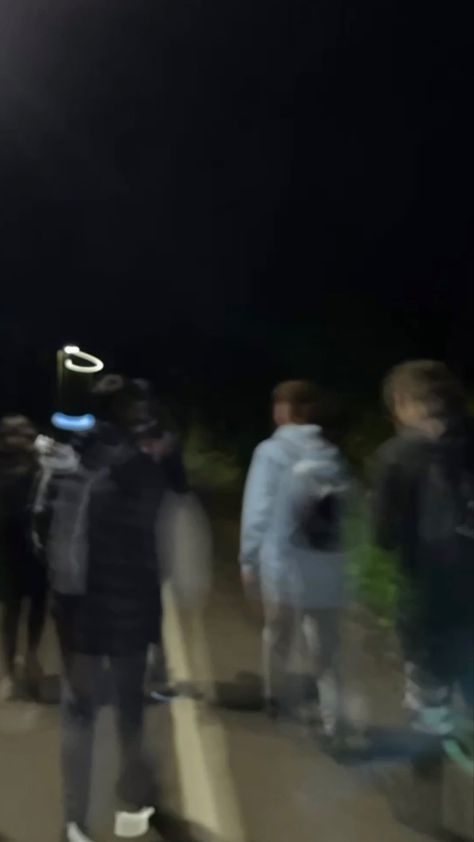 friend group night out aesthetic blur Blury Pics Aesthetic Night Friends, Guy Friend Group, Friend Group Night, Aesthetic Blur, Night Out Aesthetic, Friendship Pics, Friends Group Photo, Blurry Photos, Friend Group Pictures