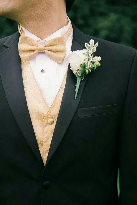 Gold Tux, Chambelanes Outfits, Tie Vest, Gold Bow Tie, Groom Bowtie, Gold Suit, Black Gold Wedding, Groom Wedding Attire, Gold Wedding Theme