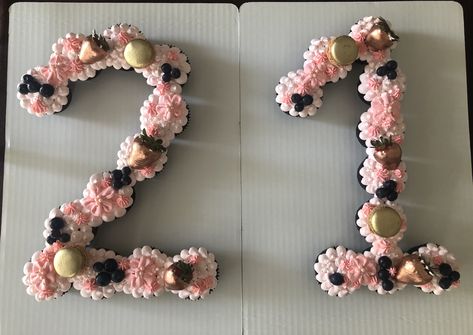 21 Cupcake Cake Number, Number Cupcakes, Party Food Bars, Cake Number, 21st Birthday Girl, First Birthday Cupcakes, 21st Bday Ideas, Easy Peasy Recipes, Food Bars