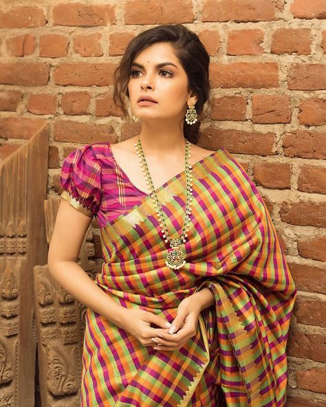 Silk Checks Blouse Designs, Checks Blouse Designs, Madras Checks, Checks Saree, New Saree Blouse Designs, Saree Blouse Neck Designs, Beautiful Sarees, Blouse Back Neck Designs, Sari Blouse Designs