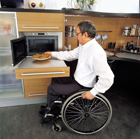 Ergonomic Italian Kitchen Design Suitable For Wheelchair Users | iDesignArch | Interior Design, Architecture & Interior Decorating eMagazine>>> See it. Believe it. Do it. Watch thousands of spinal cord injury videos at SPINALpedia.com Accessibility Design, Accessible House, Italian Kitchen Design, Accessible Kitchen, Kitchens Design, Kitchen Design Diy, Comfortable Kitchen, Wheelchair Friendly, Wheel Chair