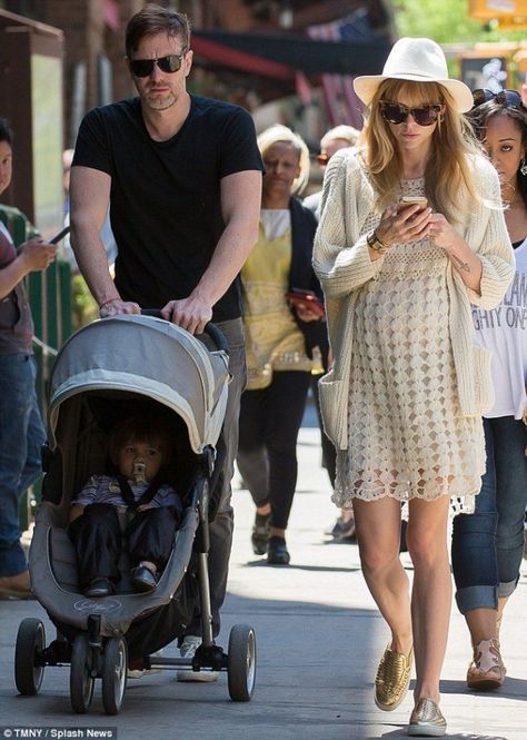 Holland. Celebrity Crochet, Jaime King Style, Crochet Prom Dresses, Crochet Maternity, Ideas En Crochet, Crochet Wedding Dresses, Ryan Roche, Jaime King, Crochet Boho Top